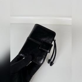 Короткий кожаный кошелек PRADA из черн