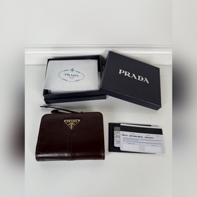 Короткий кошелек PRADA из коричневой в