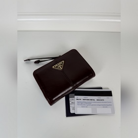 Короткий кошелек PRADA из коричневой в