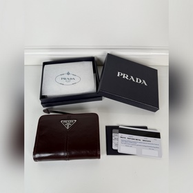 Короткий кошелек PRADA из коричневой в
