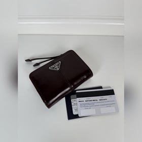 Короткий кошелек PRADA из коричневой в