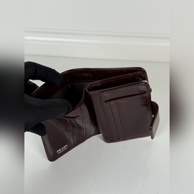 Короткий кошелек PRADA из коричневой в