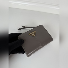 Кошелек PRADA из серой телячьей кожи с