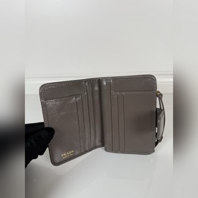 Кошелек PRADA из серой телячьей кожи с