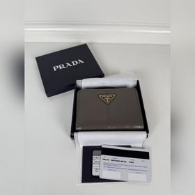 Кошелек PRADA из серой телячьей кожи с