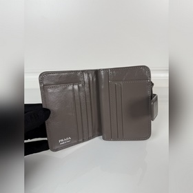 Кожаный кошелек PRADA из серой телячье