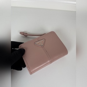 Короткий кожаный кошелек PRADA из теля