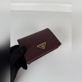 Короткий кошелек PRADA с застежкой-кно
