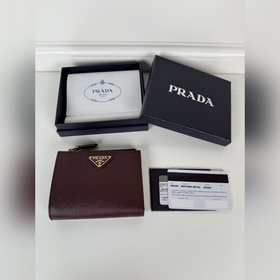 Универсальный компактный кошелек PRADA
