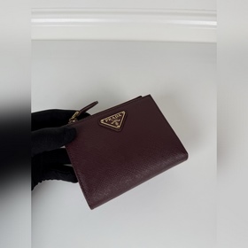 Универсальный компактный кошелек PRADA