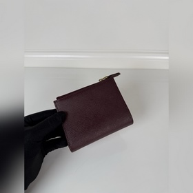Универсальный компактный кошелек PRADA
