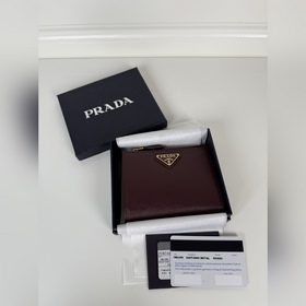 Универсальный компактный кошелек PRADA