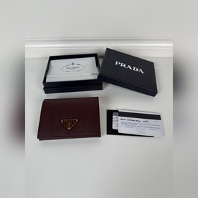 Женский компактный кошелек PRADA с дву
