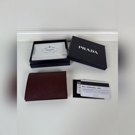 Женский компактный кошелек PRADA с дву