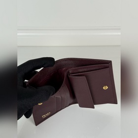 Женский компактный кошелек PRADA с дву