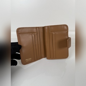 Женский короткий кожаный кошелек PRADA
