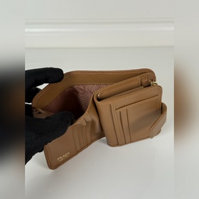 Женский короткий кожаный кошелек PRADA