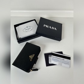 Женский кошелек PRADA с крестообразной