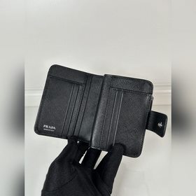 Женский кошелек PRADA с крестообразной