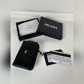 Женский короткий кожаный кошелек PRADA