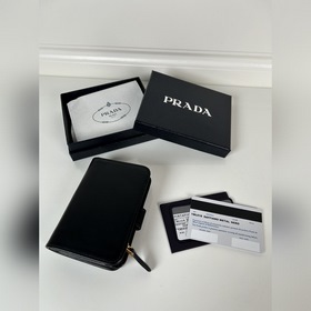 Женский короткий кожаный кошелек PRADA