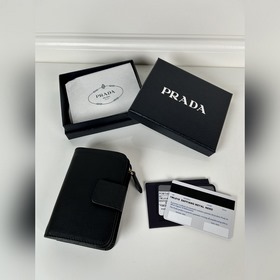 Женский короткий кожаный кошелек PRADA