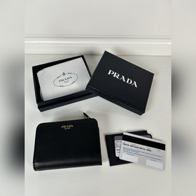 Женский короткий кожаный кошелек PRADA