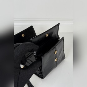 Женский короткий кожаный кошелек PRADA
