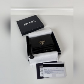 Женский короткий кожаный кошелек PRADA
