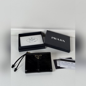 Универсальный короткий кошелек PRADA,