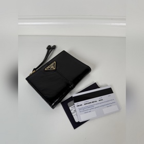 Универсальный короткий кошелек PRADA,