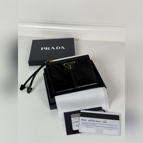Универсальный короткий кошелек PRADA, 