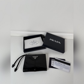 Универсальный компактный кошелек PRADA