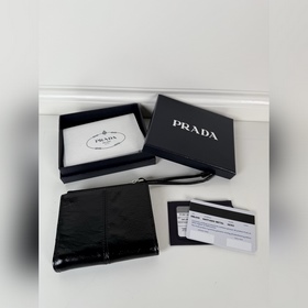 Универсальный компактный кошелек PRADA