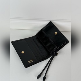 Женский кошелек PRADA с двумя складкам