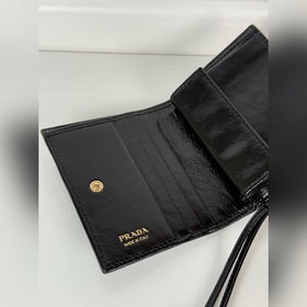 Женский кошелек PRADA с двумя складкам