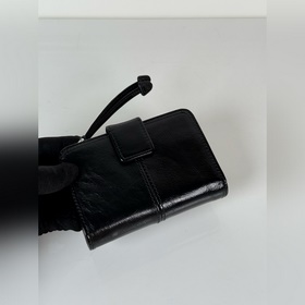 Короткий кожаный кошелек PRADA из черн