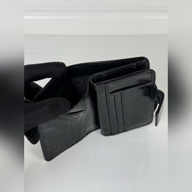 Короткий кожаный кошелек PRADA из черн