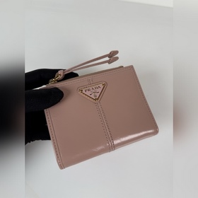 Универсальный компактный кошелек PRADA