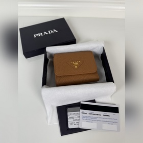 Женский короткий кожаный кошелек PRADA