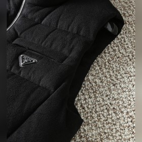 Пуховик PRADA с воротником-стойкой из 