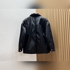 Куртка Prada с нагрудным карманом стал