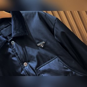 Куртка Prada с нагрудным карманом стал