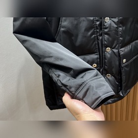 Куртка Prada с нагрудным карманом стал