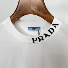 Коллекция Prada 2026 Pre-Fall： футболк