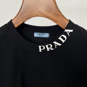 Коллекция Prada 2026 Pre-Fall： футболк