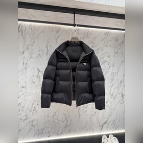 Особенности стиля： Новая куртка Prada