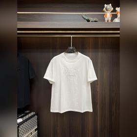 Эксклюзивная осенняя новинка от Prada.