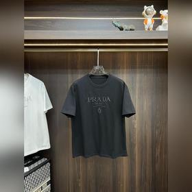 Эксклюзивная осенняя новинка от Prada.