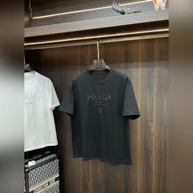 Эксклюзивная осенняя новинка от Prada.